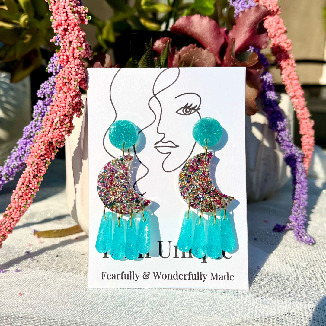 moon earrings, moon resin earrings, blue glitter earrings, blue teardrop earrings, i am unique, unique carper